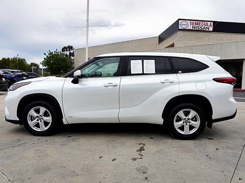 Used 2023 Toyota Highlander LE AWD/4WD image 8