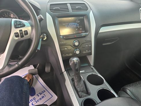 Used 2014 Ford Explorer XLT w/ Equipment Group 202A image 10