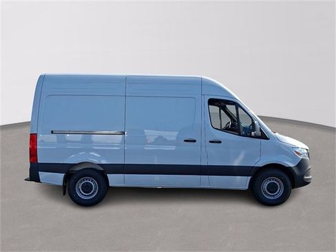 Used 2025 Mercedes-Benz Sprinter 2500 image 4