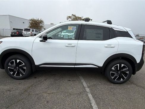 New 2026 Nissan Kicks SV image 7