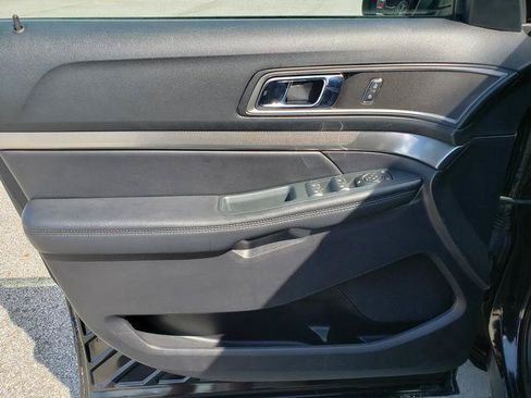 Used 2019 Ford Explorer XLT w/ Equipment Group 202A AWD/4WD image 11