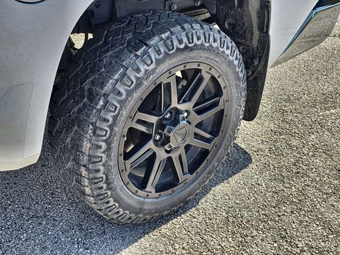 Used 2020 Toyota Tundra SR5 w/ SR5 Leather Package image 10