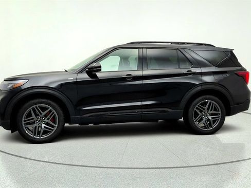Used 2025 Ford Explorer ST-Line w/ ST-Line Street Pack AWD/4WD image 8