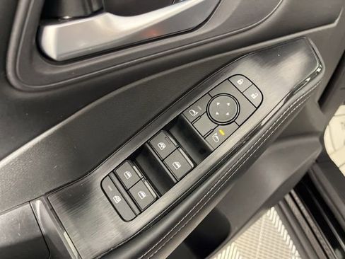 Used 2025 Nissan Rogue SV FWD image 32