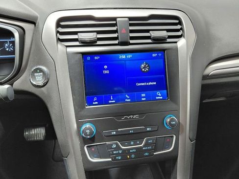 Used 2020 Ford Fusion SE FWD image 25
