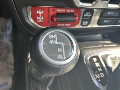 Used 2025 Jeep Wrangler Unlimited Rubicon AWD/4WD image 31