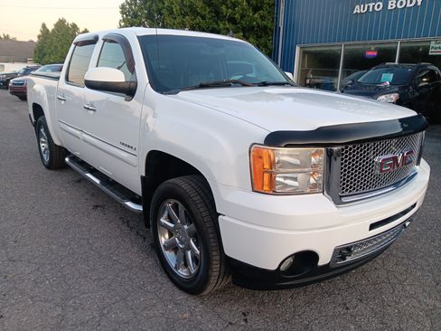 Used 2011 GMC Sierra 1500 Denali AWD/4WD image 7