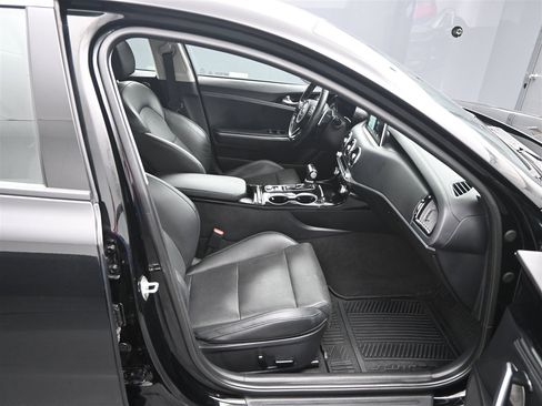 Used 2019 Kia Stinger Premium image 9