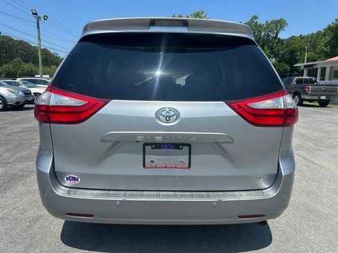 Used 2015 Toyota Sienna XLE w/ XLE Navigation Package FWD image 6