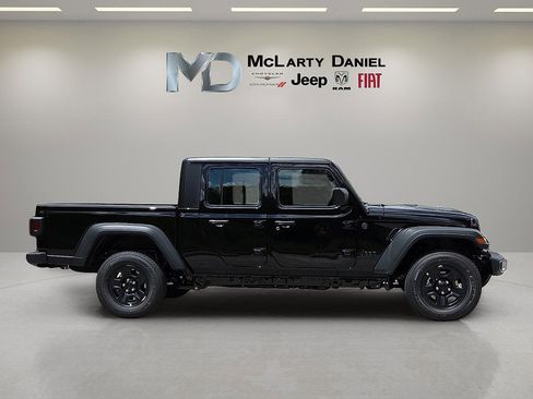 New 2025 Jeep Gladiator Sport image 6