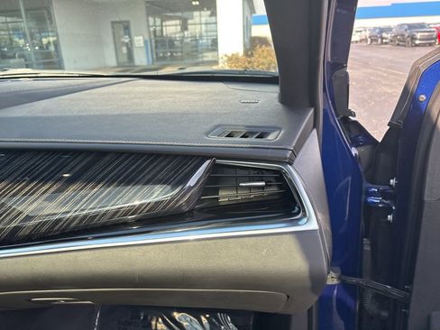 Used 2025 Cadillac XT6 Premium Luxury image 29