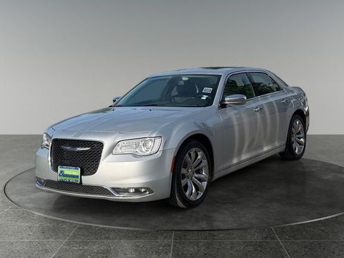 Used 2020 Chrysler 300 Limited RWD image 3