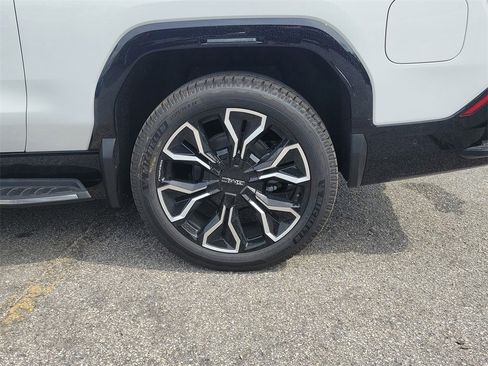 New 2025 GMC Sierra EV Denali image 4