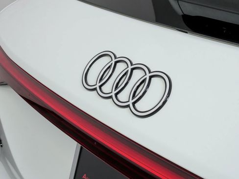 Certified 2025 Audi Q6 e-tron Premium image 35