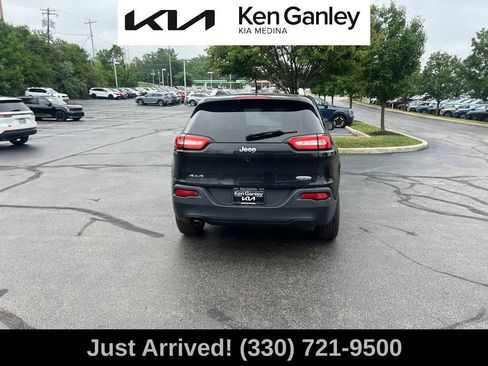 Used 2015 Jeep Cherokee Latitude w/ Cold Weather Group AWD/4WD image 6