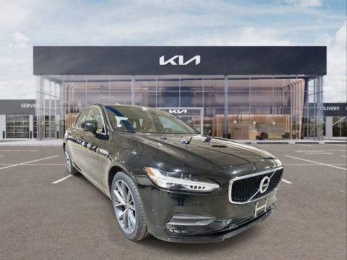 Used 2018 Volvo S90 T5 Momentum w/ Convenience Package image 2
