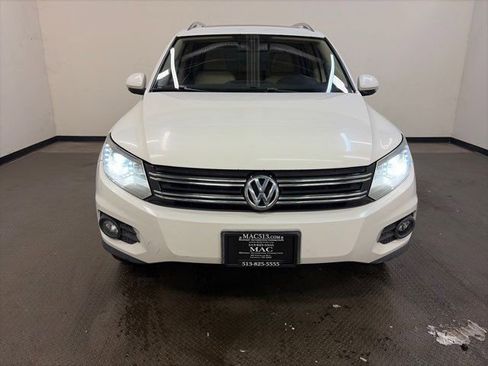 Used 2012 Volkswagen Tiguan SE image 3