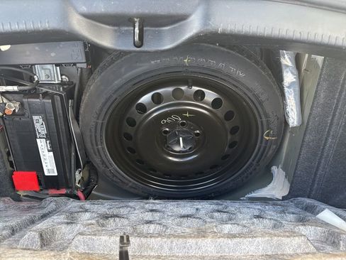 Used 2013 Chrysler 300 C image 26