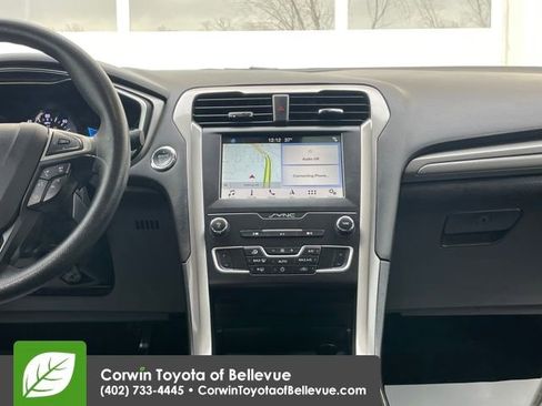 Used 2019 Ford Fusion SE image 25