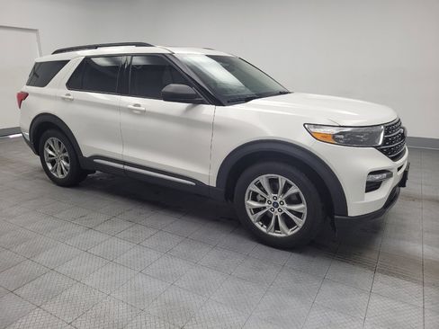 Used 2020 Ford Explorer XLT w/ Equipment Group 202A AWD/4WD image 11