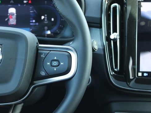 Used 2025 Volvo XC40 B5 Core image 26