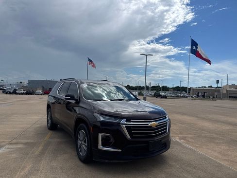 Used 2023 Chevrolet Traverse LT FWD image 1