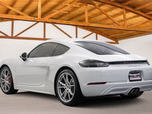 Used 2019 Porsche 718 Cayman S image 3