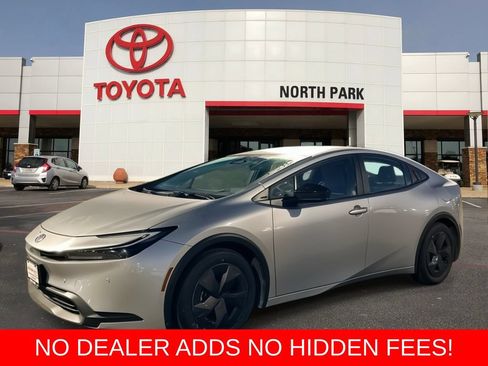 Used 2025 Toyota Prius LE FWD image 1