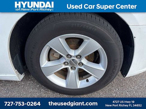 Used 2012 Dodge Charger SE image 5