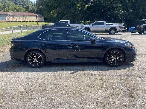 Used 2021 Toyota Camry SE FWD image 9