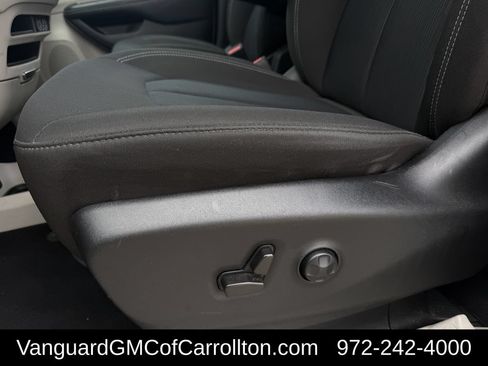 Used 2022 Chrysler Voyager LX FWD image 27