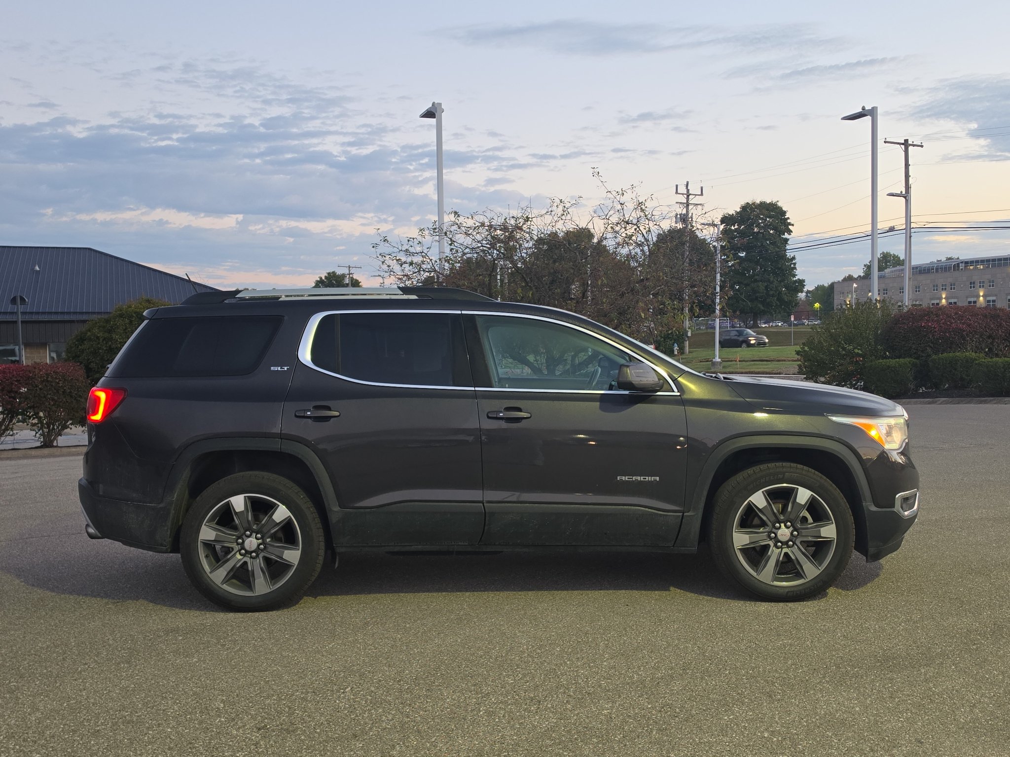 Used 2017 GMC Acadia SLT AWD/4WD image 8