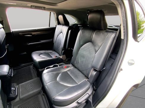 Used 2021 Toyota Highlander Platinum AWD/4WD image 21