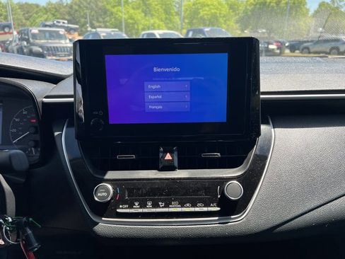 Used 2025 Toyota Corolla LE image 12