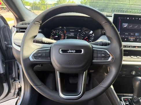 Used 2024 Jeep Compass Latitude AWD/4WD image 17