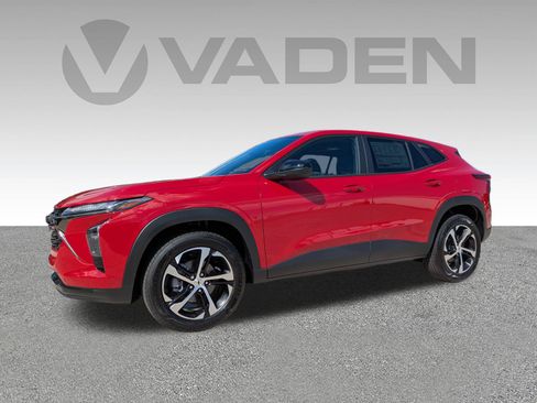 New 2026 Chevrolet Trax RS w/ Sunroof Package FWD image 2