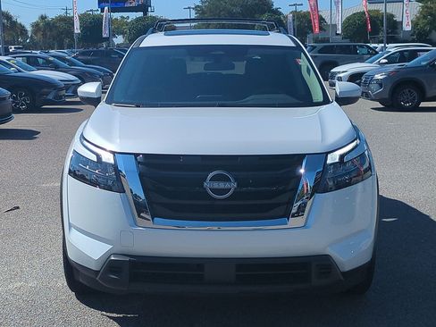Used 2025 Nissan Pathfinder SV w/ SV Premium Package FWD image 8