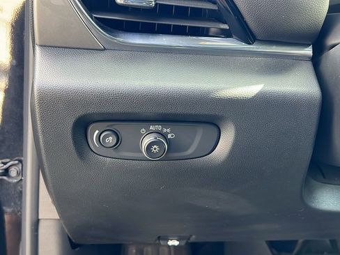 Used 2023 Chevrolet Traverse LT w/ LT Premium Package image 22