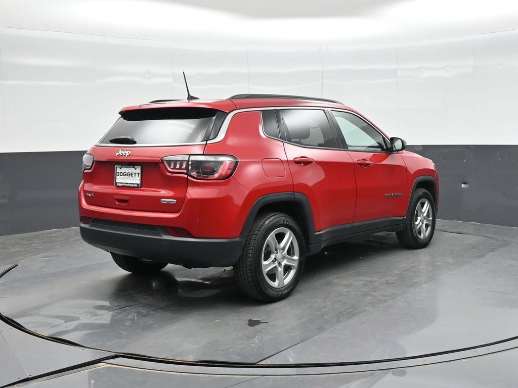Used 2024 Jeep Compass Latitude AWD/4WD image 5