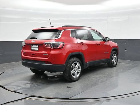 Used 2024 Jeep Compass Latitude AWD/4WD image 5