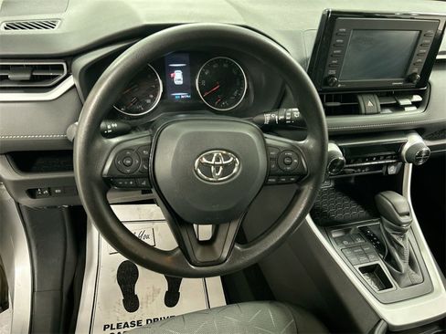 Used 2021 Toyota RAV4 XLE image 4