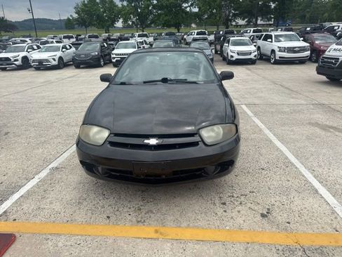 Used 2004 Chevrolet Cavalier Coupe w/ Preferred Equipment Group FWD image 3