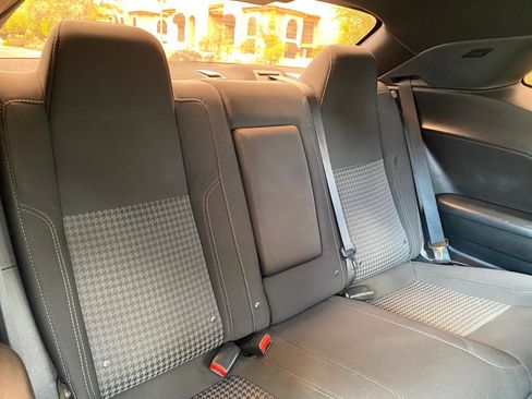 Used 2016 Dodge Challenger SXT image 35