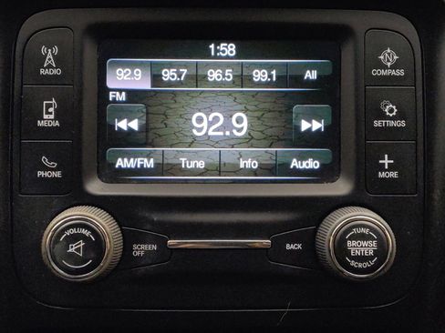 Used 2018 Jeep Cherokee Latitude w/ Altitude Package image 25