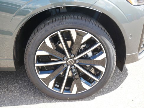 New 2026 Volvo XC60 B5 Ultra w/ Climate Package image 4