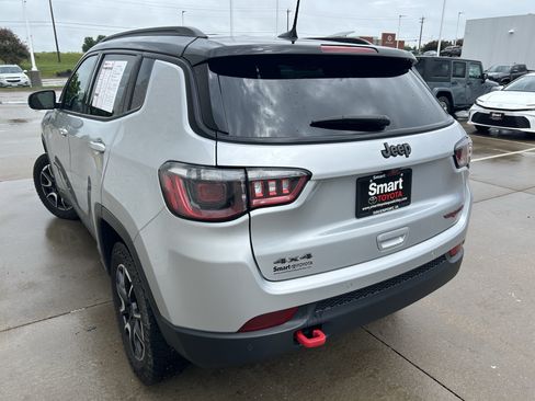 Used 2025 Jeep Compass Trailhawk AWD/4WD image 4