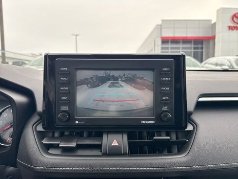 Used 2020 Toyota RAV4 XLE image 22