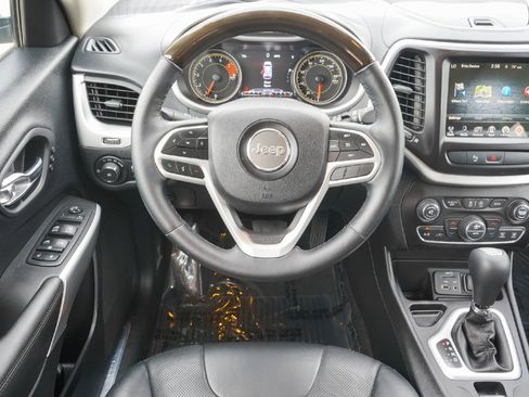 Used 2018 Jeep Cherokee Overland image 19