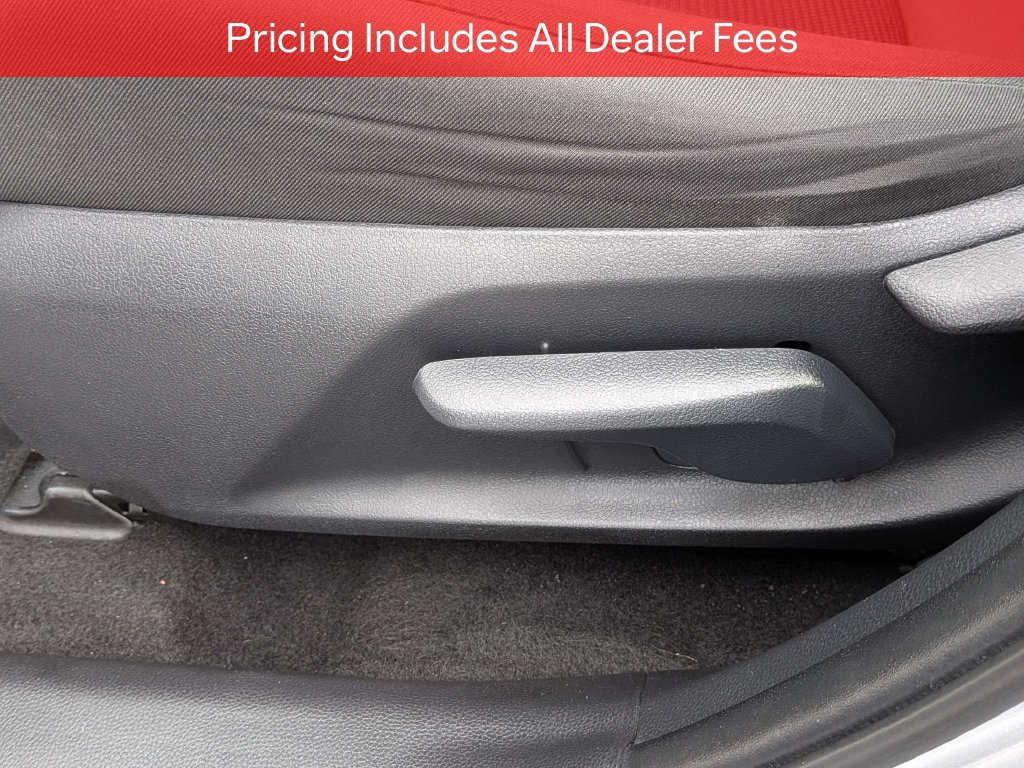 Used 2019 Toyota RAV4 LE FWD image 21