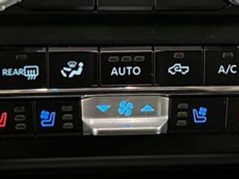 Used 2024 Ford F450 Platinum w/ FX4 Off-Road Package AWD/4WD image 36